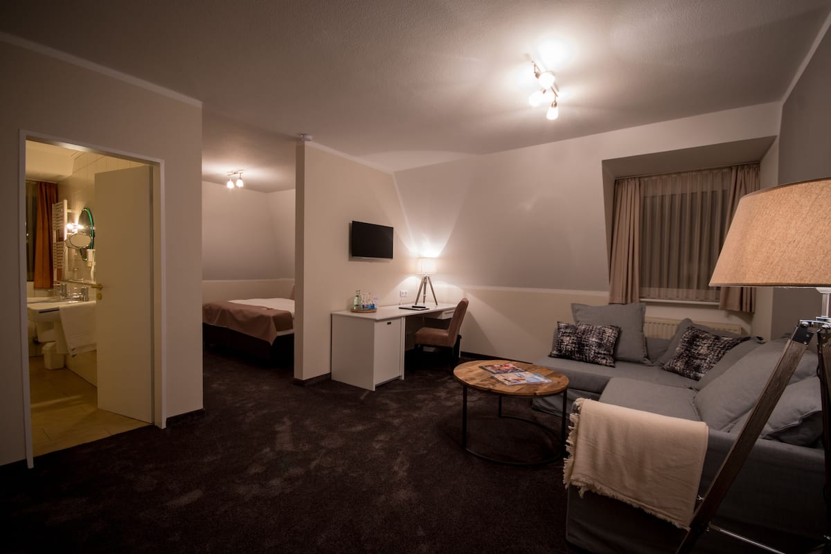 Suite | 1 bedroom, desk, laptop workspace, blackout drapes