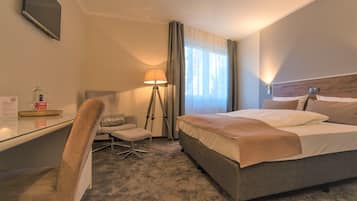 Schreibtisch, laptopgeeigneter Arbeitsplatz, Verdunkelungsvorhänge