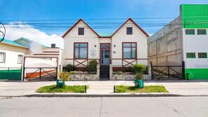 Standard Double Room, 1 Double Bed | In-room safe, desk, blackout drapes, free WiFi - Hotel Albatros (Punta Arenas)