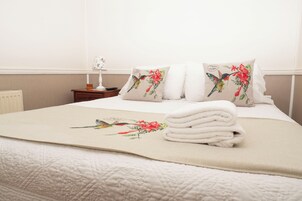 Superior Double Room | Bathroom | Shower, free toiletries, hair dryer, towels