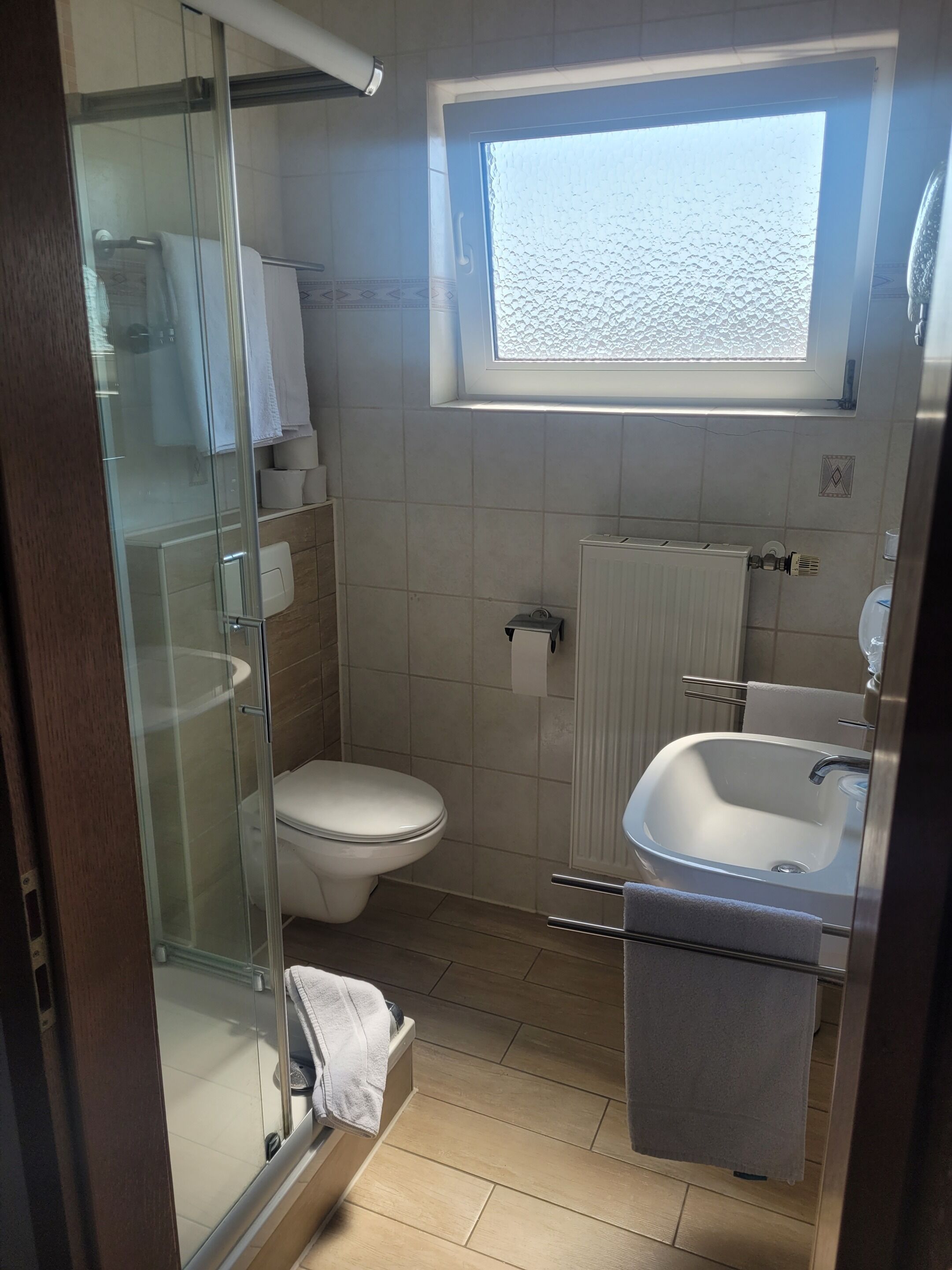 standard triple room | bathroom | shower, free toiletries, hair dryer, towels