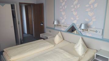 Standard Triple Room | Hypo-allergenic bedding, desk, blackout drapes, iron/ironing board