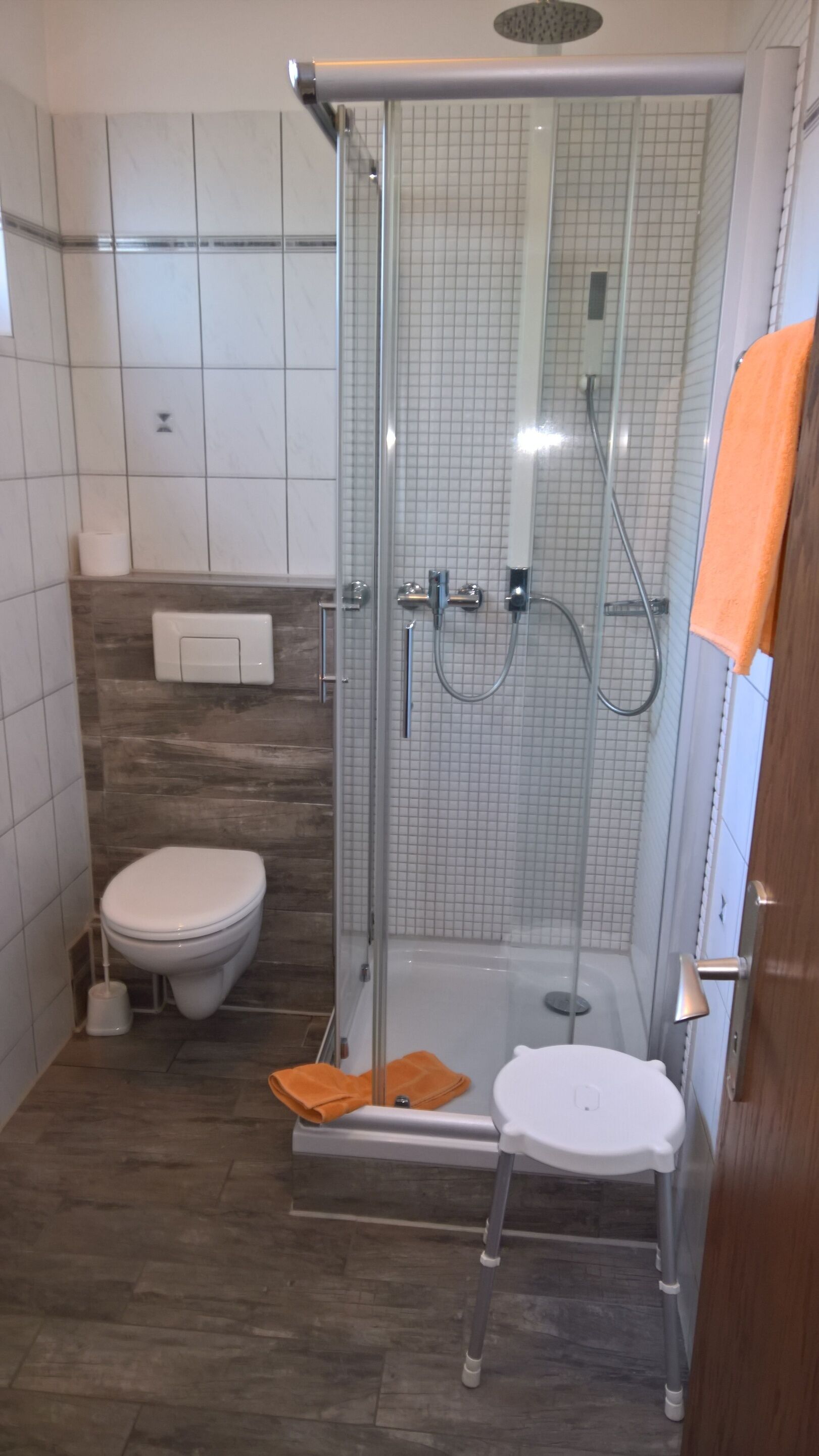 standard single room | bathroom | shower, free toiletries, hair dryer, towels