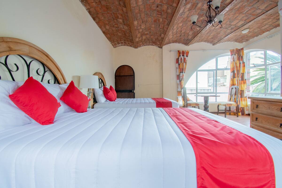 Suíte presidencial | Escrivaninha, Wi-Fi de cortesia, roupa de cama