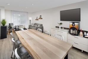 Coffee service - WoodSpring Suites Seattle Redmond (Redmond)