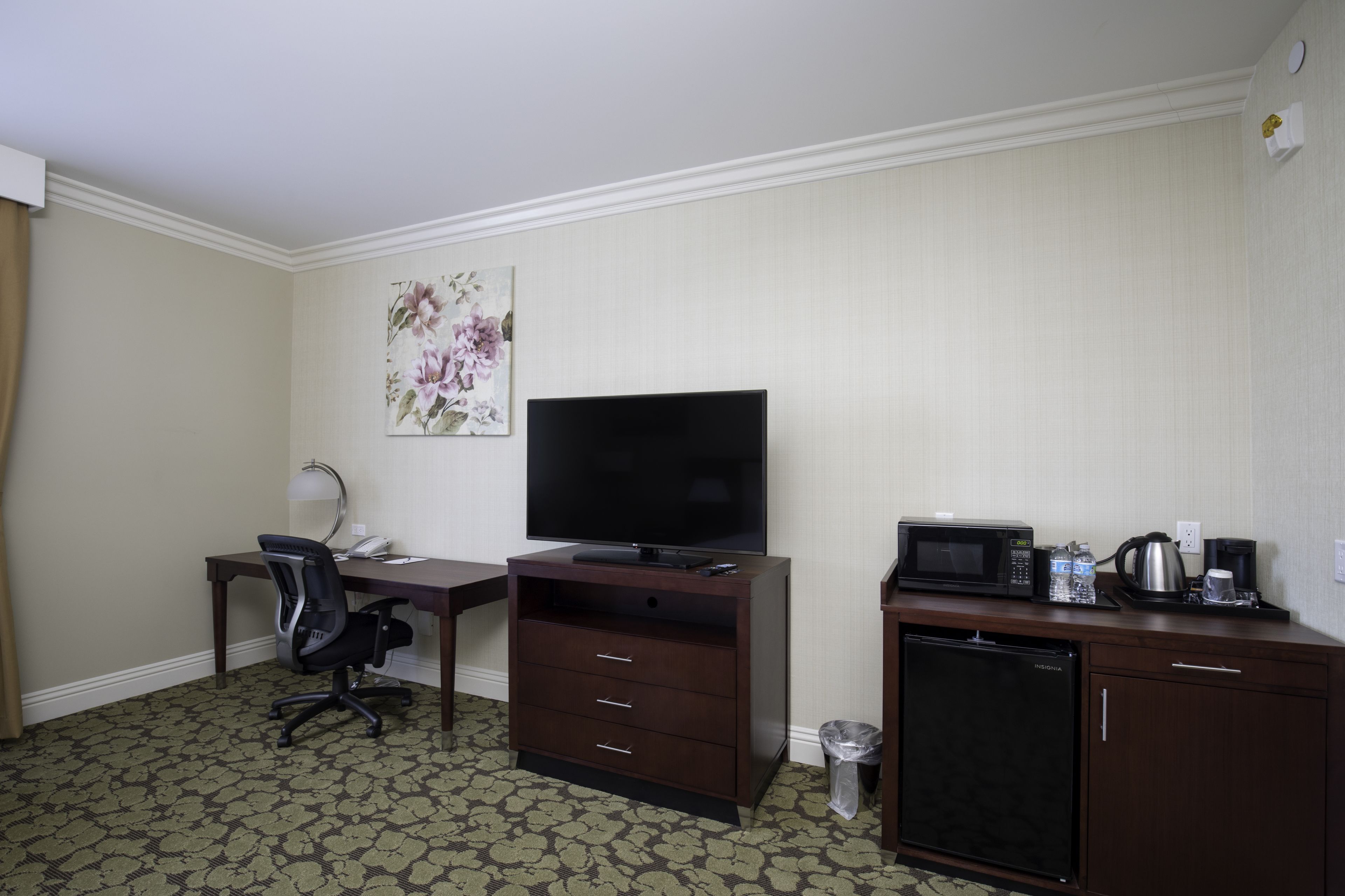 standard room, 1 king bed, accessible | 1 bedroom, premium bedding, in-room safe, desk