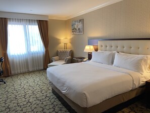 Premium bedding, in-room safe, desk, iron/ironing board