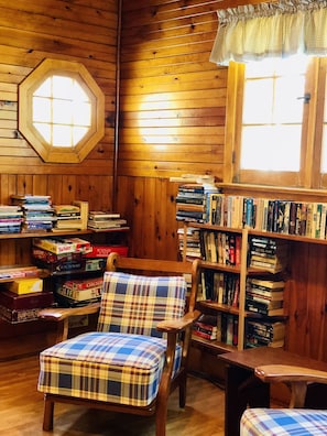 Library - Green Gables Bungalow Court (Cavendish)