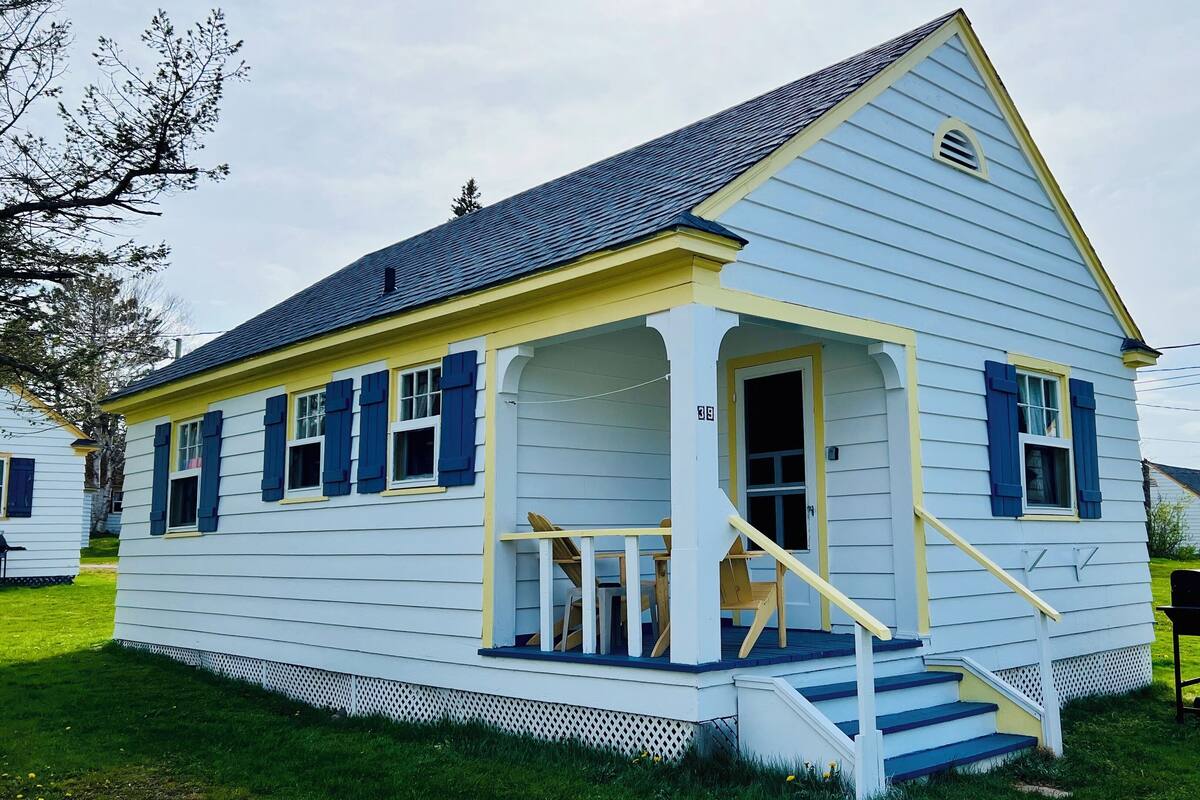 Superior Cottage, Multiple Beds, Kitchen, Courtyard View | Premium bedding, pillowtop beds, individually furnished, soundproofing