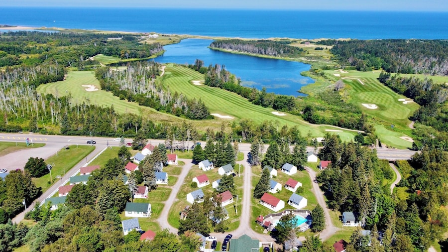 Green Gables Bungalow Court