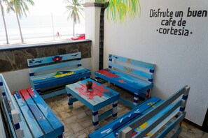 豪華雙人房, 1 張特大雙人床, 部分海景 | 露台/庭院