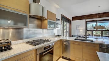 Condo, 2 Bedrooms | Private kitchen | Full-size fridge, microwave, oven, stovetop