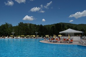 สระว่ายน้ำ