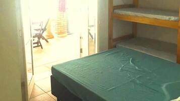 Ferros/tábuas de passar roupa, Wi-Fi de cortesia, roupa de cama