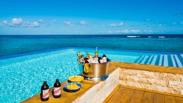 Outdoor pool, an infinity pool