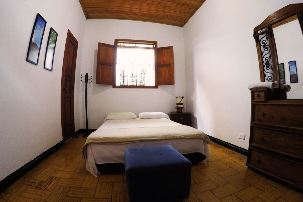 Suite | Iron/ironing board, free WiFi, bed sheets