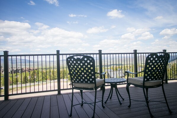 Condo, 3 habitaciones | Balcón