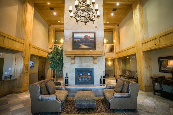 Condo, 2 Bedrooms | Lobby