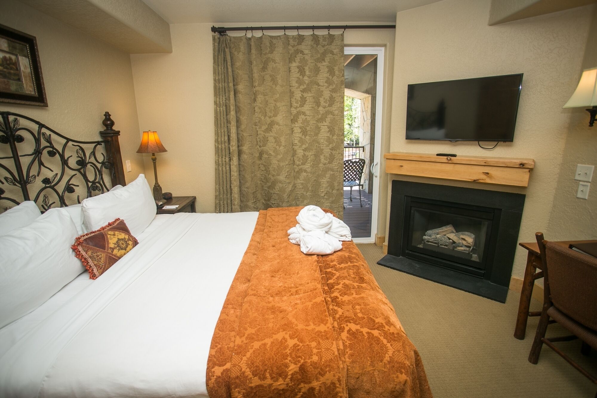 Condo, 2 Bedrooms | 2 bedrooms, cribs/infant beds, free WiFi, bed sheets