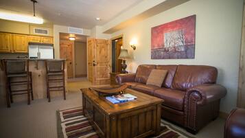 Bloc d'apartaments, 2 dormitoris | Sala d'estar | Televisor de pantalla plana, llar de foc i reproductor de DVD