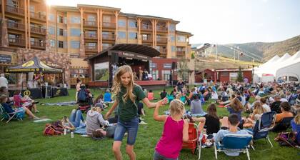 Fully Equipped in the Heart of Canyons Village by RedAwning