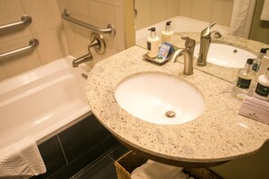 Condo, 1 Bedroom | Bathroom | Hair dryer, towels, shampoo