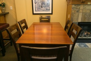 Condo, 2 Bedrooms | Dining