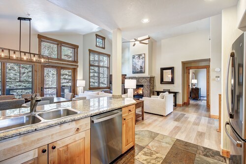 Vaulted Ceilings+rustic Luxury 2 Blocks To Main St- Sleeps 6 2 Bedroom Townhouse by RedAwning