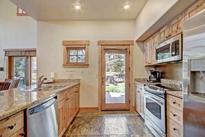 Townhome, 3 Bedrooms | Private kitchen | Full-size fridge, microwave, oven, stovetop