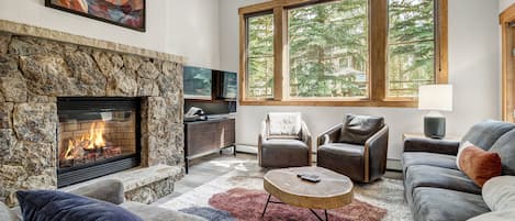 Stadtwohnung, 3Â Schlafzimmer | Wohnbereich | Flachbildfernseher, Kamin