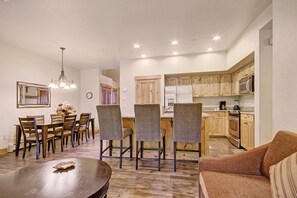 Dining - Rocky Mountain Luxury - Large Ski-in Winter Townhome 6ppl 2 Bedroom Townhouse by RedAwning (Breckenridge)