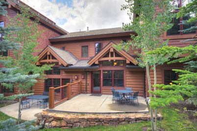 Rocky Mountain Luxury - Large Ski-in Winter Townhome 6ppl 2 Bedroom Townhouse by RedAwning