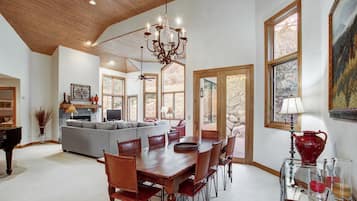 Townhome, 4 Bedrooms | Dining