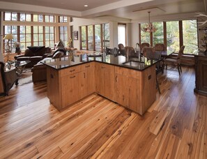 Appartement, 3 slaapkamers | Privékeuken | Een koelkast/vriezer, een magnetron, een oven, een kookplaat