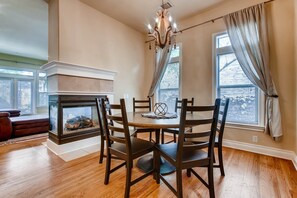 Luxury House, 4 Bedrooms, Non Smoking | In-room dining