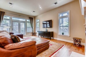 Luxury House, 4 Bedrooms, Non Smoking | Living room