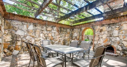 Luxury 4 Bedroom Home in Central Austin