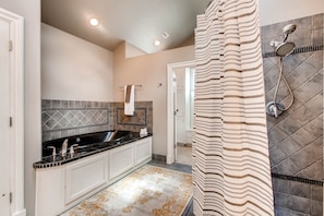Luxury House, 4 Bedrooms, Non Smoking | Bathroom - Luxury 4 Bedroom Home in Central Austin (Austin)