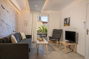 Standard Apartment | Living area - Castello Apartments (Mylopotamos)