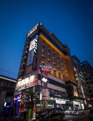 Unclassified image, 2 of 4, button - Hotel Noblesse (Seoul)