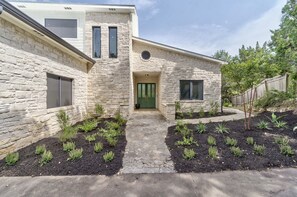 Exterior - Long-term Stays Close to Downtown in Acclaimed Eanes School District (Austin)