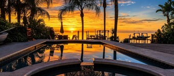 On the Gulf! Luxury 4/3 with 2 Master Bedrooms, Pool and Spa and dock!