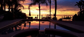 Rett ved Mexicogulfen (Privat 4/3 Hjem) - Privat brygge, basseng og boblebad!