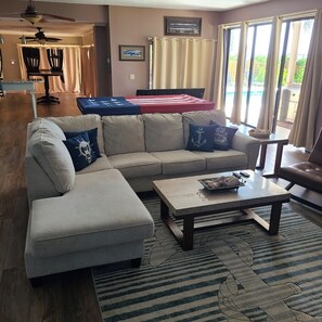 Interior - Right on the Gulf of Mexico! 4/3,  Jacuzzi/Pool! Sleep 16!  Many New Upgrades! (Crystal Beach)
