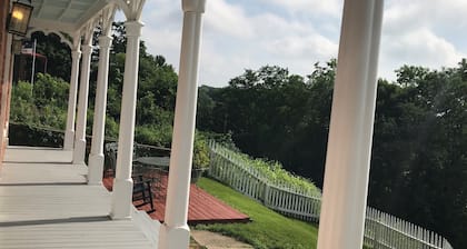 Näkymä Quality Hillilta, josta on näkymät historialliselle alueelle, nopea kävelymatka keskustaan