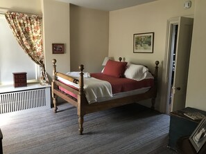 3 makuuhuonetta, työpöytä, silitysrauta/-lauta, Wi-Fi