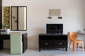 Deluxe Triple Room | Desk, soundproofing, free WiFi - OYO 792 Omsaga Phuket Hotel (Ratsada)