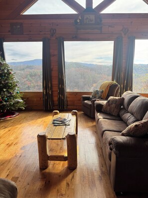 تلفزيون ذكي، مدفأة، ألعاب فيديو