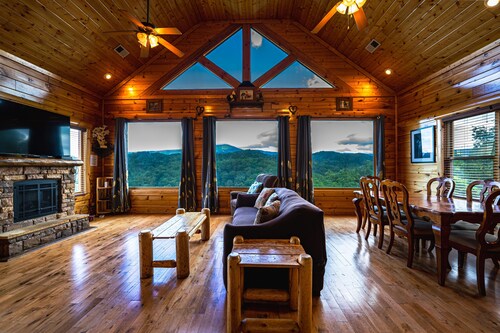 Private 2BR/2BA Cabin with Amazing LeConte Mountain Views