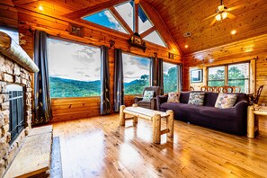 Smart TV, chimenea y videojuegos 